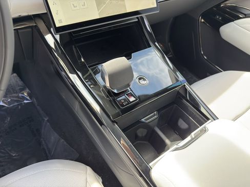 New 2025 Land Rover Range Rover Sport SE image 26