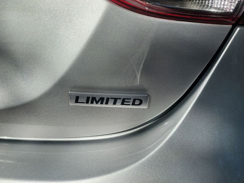 Used 2015 Hyundai Elantra Limited w/ Option Group 05 FWD image 19