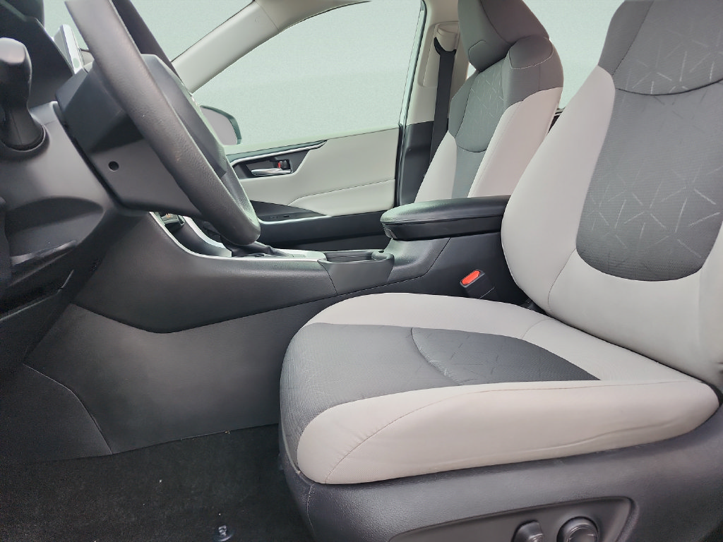 Used 2024 Toyota RAV4 XLE FWD image 21