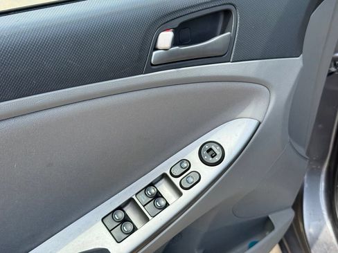 Used 2016 Hyundai Accent SE FWD image 11