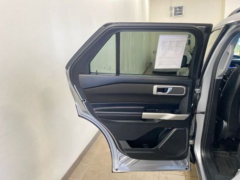 Used 2020 Ford Explorer XLT w/ Comfort Package image 10