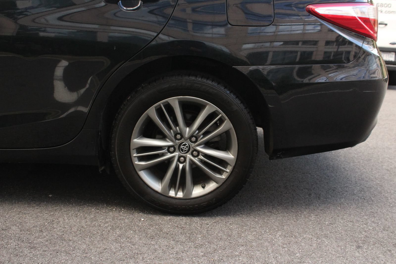 Used 2015 Toyota Camry SE FWD image 10