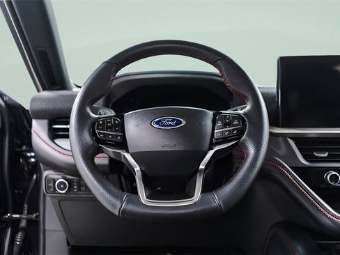 Used 2025 Ford Explorer ST-Line w/ ST-Line Street Pack image 10