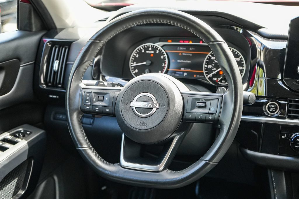 Used 2024 Nissan Pathfinder SV FWD image 14