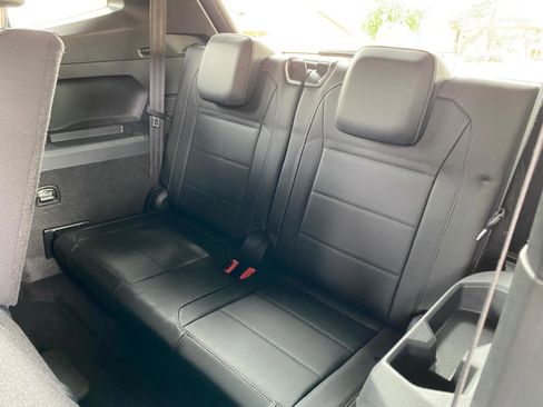 Used 2018 Volkswagen Tiguan SEL w/ R-Line Package image 45