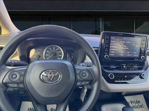Certified 2022 Toyota Corolla LE image 3