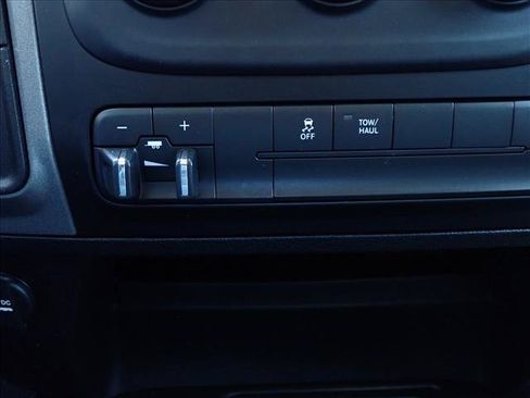 Used 2018 RAM 2500 Tradesman w/ Chrome Appearance Group AWD/4WD image 18