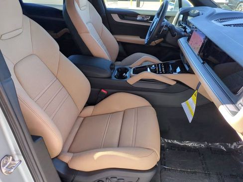 Certified 2026 Porsche Cayenne AWD/4WD image 23