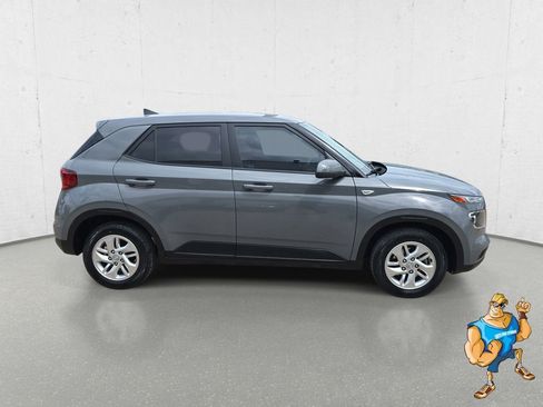 Used 2021 Hyundai Venue SE FWD image 4