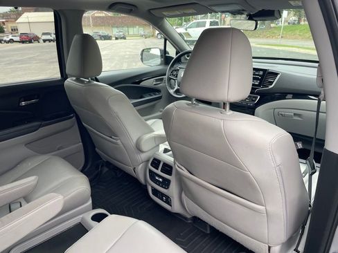 Used 2021 Honda Pilot Touring image 39