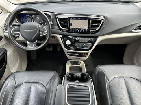 Used 2020 Chrysler Pacifica Touring-L Plus w/ Advanced Safetytec Group FWD image 3