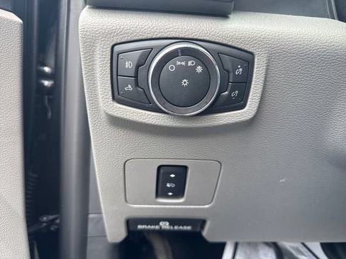 Used 2018 Ford F250 XLT w/ XLT Premium Package AWD/4WD image 32