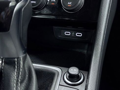 Used 2024 Volkswagen Jetta SE FWD image 28