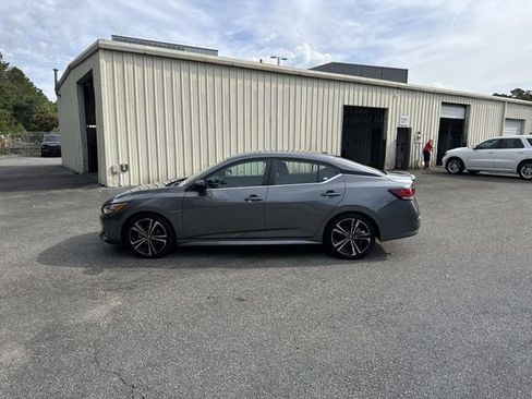 Used 2023 Nissan Sentra SR w/ Trunk Package FWD image 8