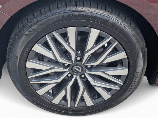 Used 2024 Nissan Altima 2.5 SV FWD image 11