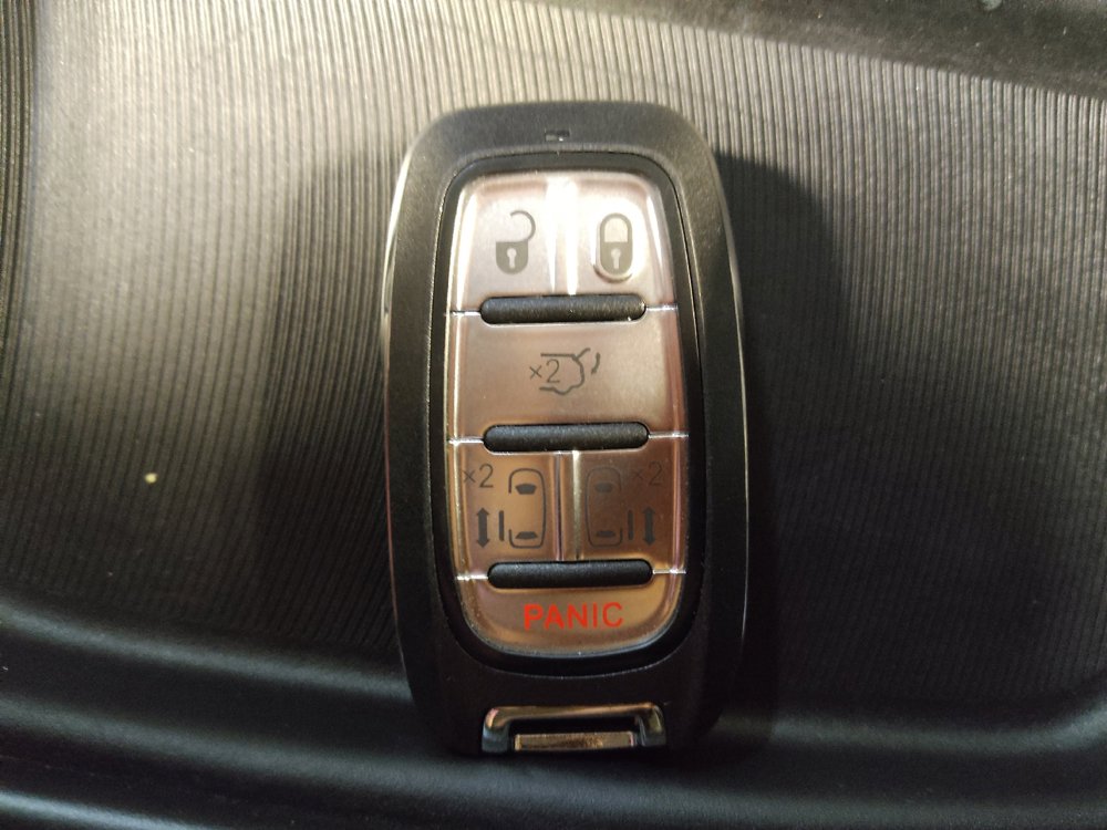 Used 2020 Chrysler Pacifica Touring-L FWD image 32