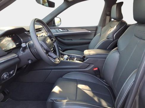 New 2025 Jeep Grand Cherokee L Overland w/ Advanced Protech Group III image 9