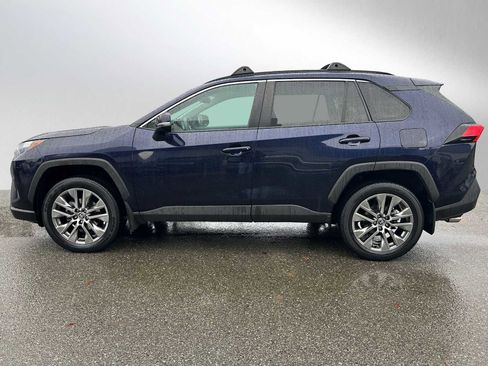 Used 2022 Toyota RAV4 XLE Premium image 6