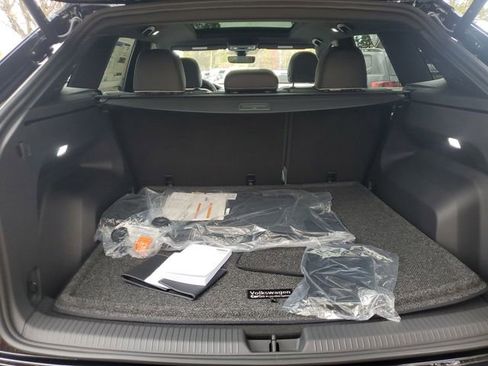 New 2026 Volkswagen Atlas Cross Sport SEL Premium R-Line image 8