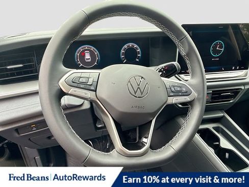 New 2025 Volkswagen Tiguan SE image 7