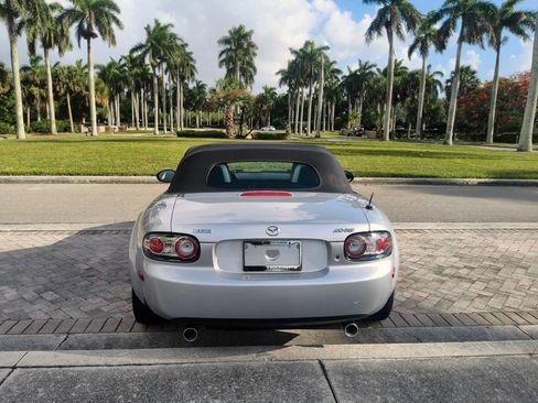 Used 2006 MAZDA MX-5 Miata Grand Touring RWD image 33