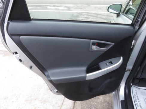 Used 2013 Toyota Prius Plug-In Hybrid image 27