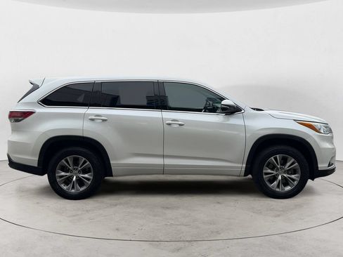 Used 2015 Toyota Highlander LE FWD image 4