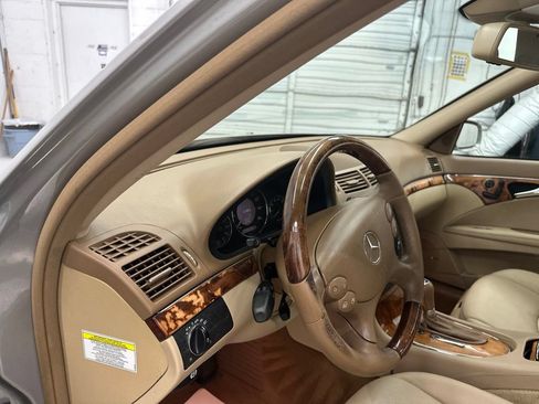 Used 2009 Mercedes-Benz E 350 Sedan image 13