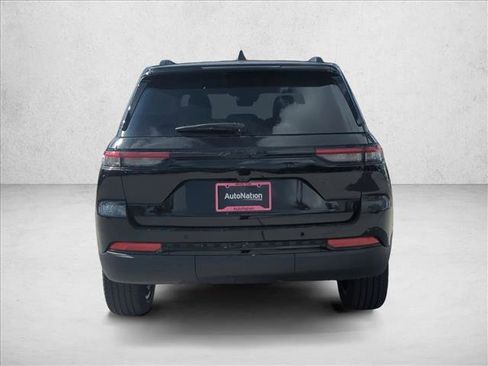 New 2025 Jeep Grand Cherokee Altitude image 8