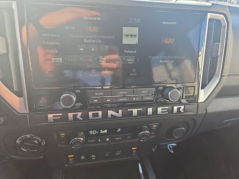 Used 2025 Nissan Frontier SV w/ SV Convenience Package image 21