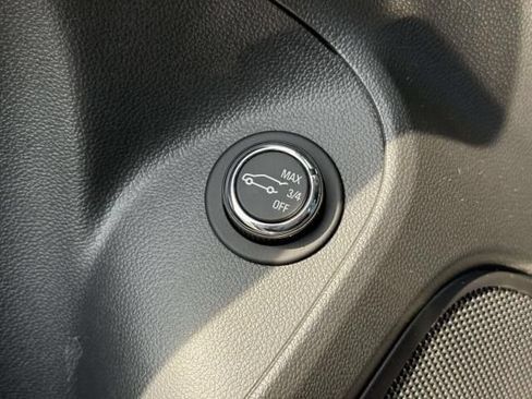 Used 2023 Buick Encore GX Select w/ Sport Touring Package FWD image 19