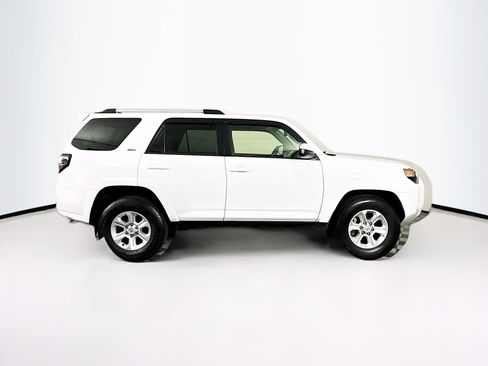 Used 2022 Toyota 4Runner SR5 image 10
