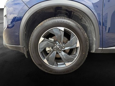 Used 2025 Nissan Rogue SV AWD/4WD image 12