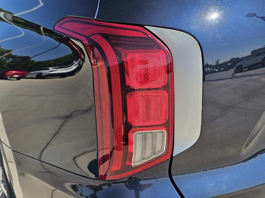 Used 2022 Hyundai Palisade Limited FWD image 11