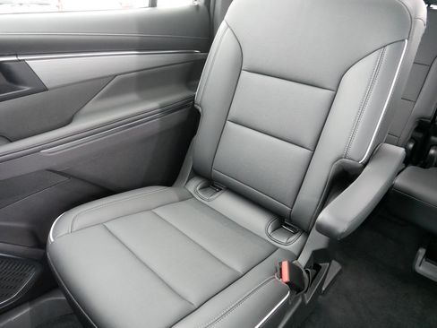 Used 2025 Buick Enclave Preferred image 12