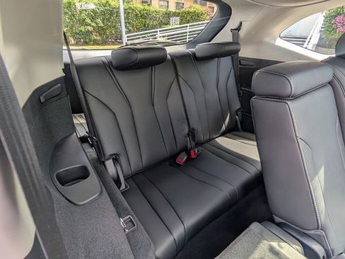 Certified 2022 Acura MDX FWD w/ Technology Package image 17