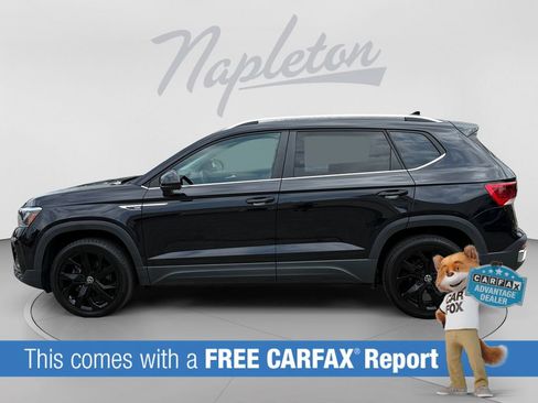 Used 2022 Volkswagen Taos SE FWD image 2
