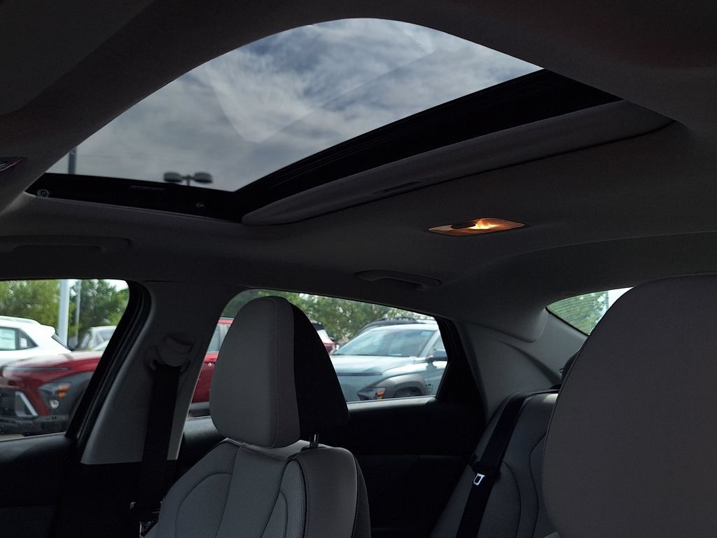 New 2026 Hyundai Elantra Limited FWD image 25