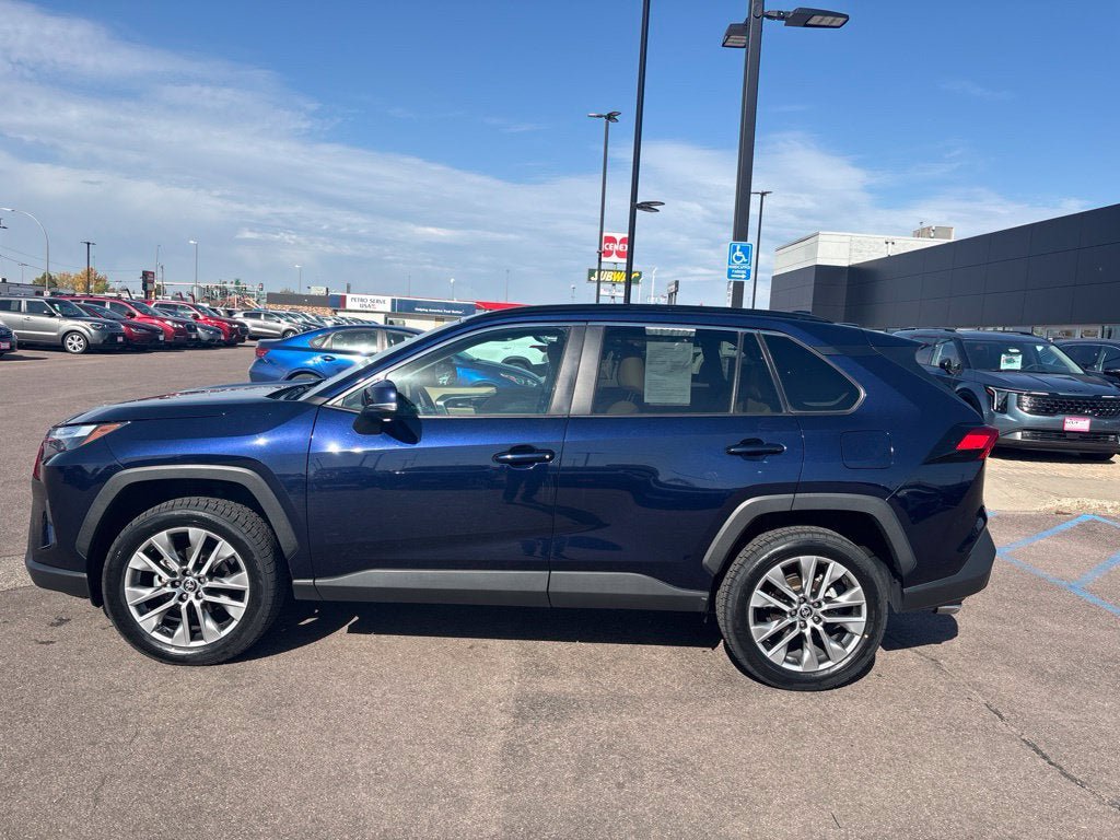 Used 2022 Toyota RAV4 XLE Premium FWD image 8