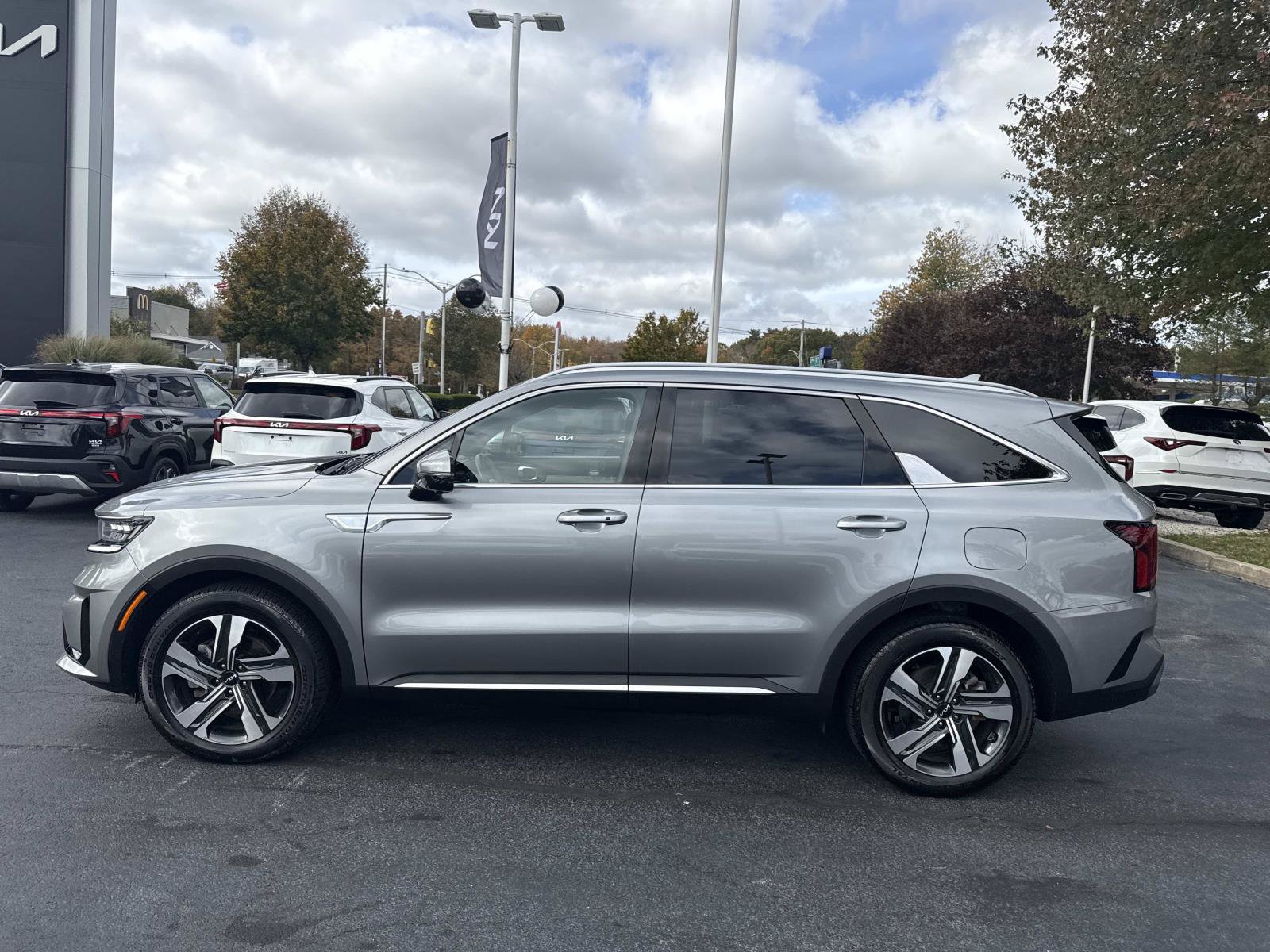Used 2023 Kia Sorento SX Prestige AWD/4WD image 2