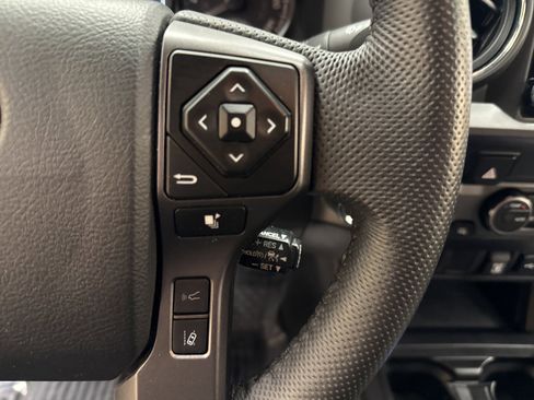 Used 2023 Toyota Tacoma TRD Sport image 39