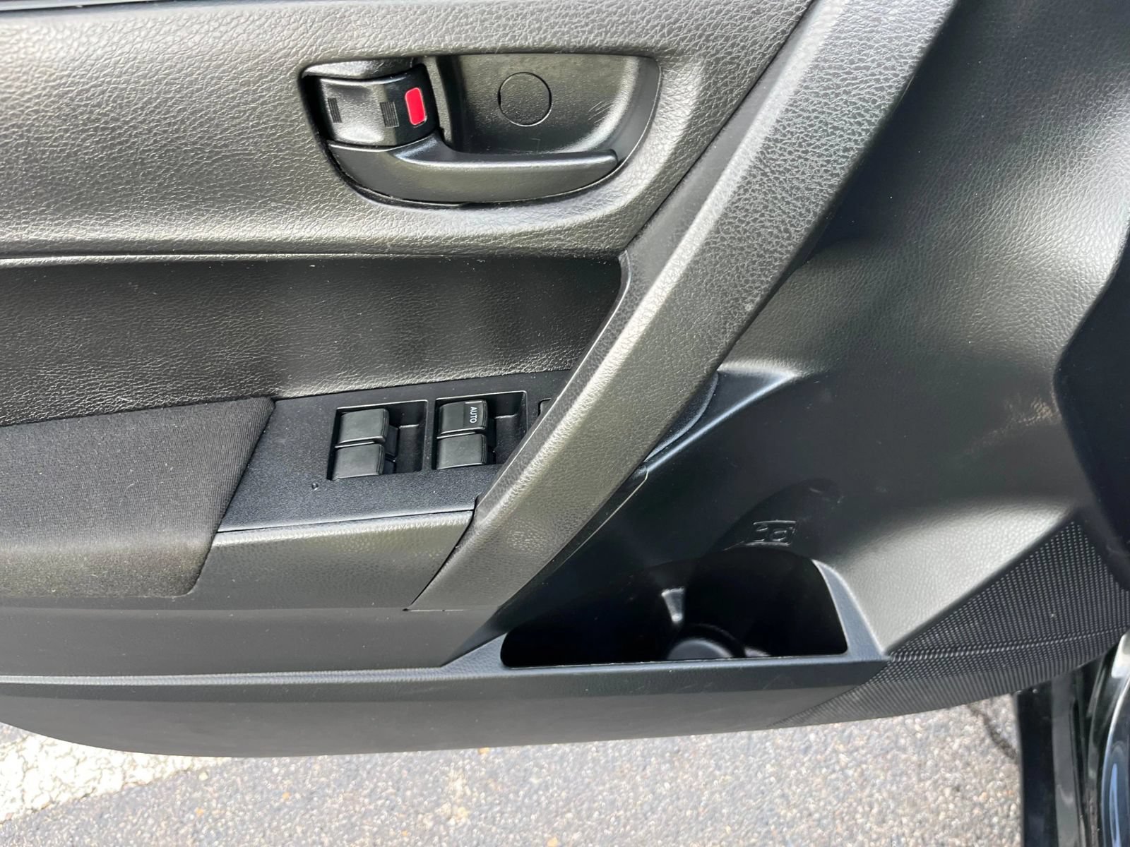Used 2019 Toyota Corolla L FWD image 39