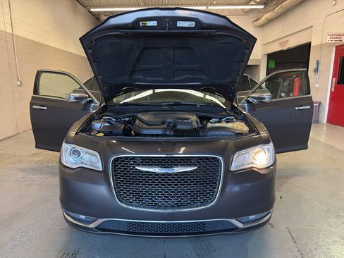 Used 2017 Chrysler 300 C AWD/4WD image 8