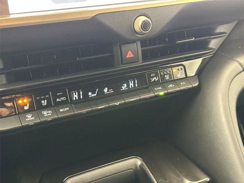 Used 2025 Toyota Crown Signia image 27