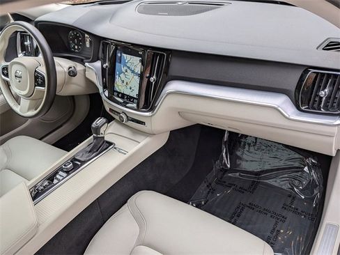 Used 2020 Volvo V60 T5 Cross Country w/ Protection Package Premier image 31