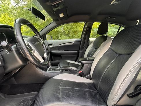 Used 2013 Chrysler 200 Touring FWD image 5