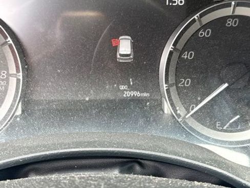 Used 2023 Toyota Highlander L FWD image 1