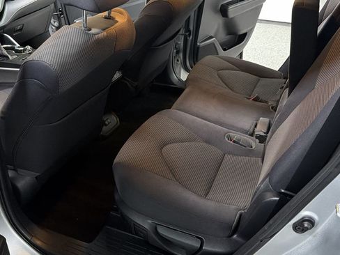 Used 2021 Toyota Highlander LE FWD image 25