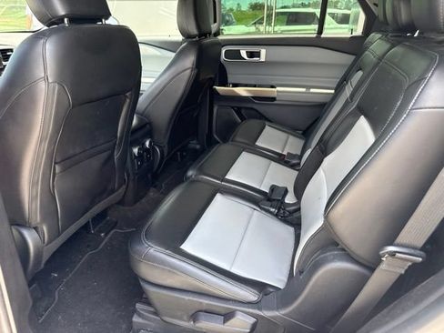 Used 2022 Ford Explorer XLT w/ Equipment Group 202A RWD image 10