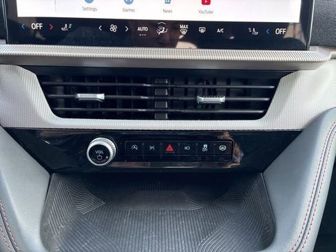 Certified 2025 Ford Explorer Active image 22